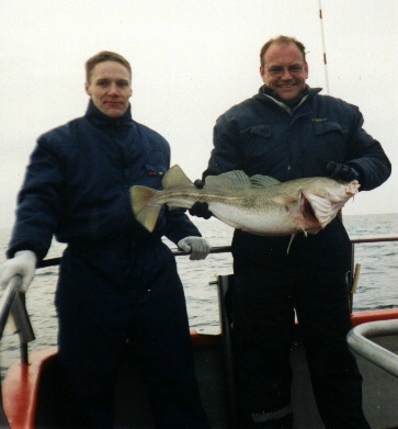 Finn og Jeppe med turens stø;rste torsk