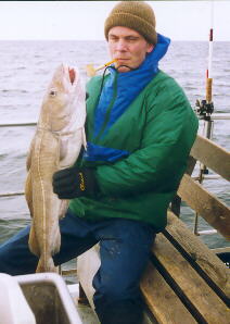 Carsten med turens største torsk